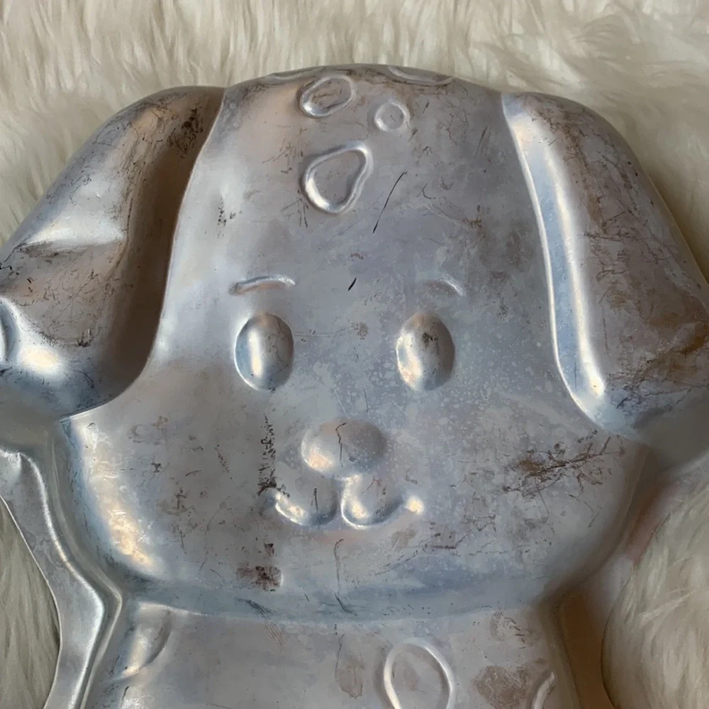 Vintage Wilton spotted puppy dog cake pan